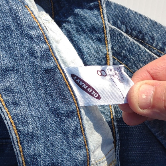 🌜OLD NAVY Mid-Rise Distressed Shorts in Medium Dark Wash - Picture 14 of 16